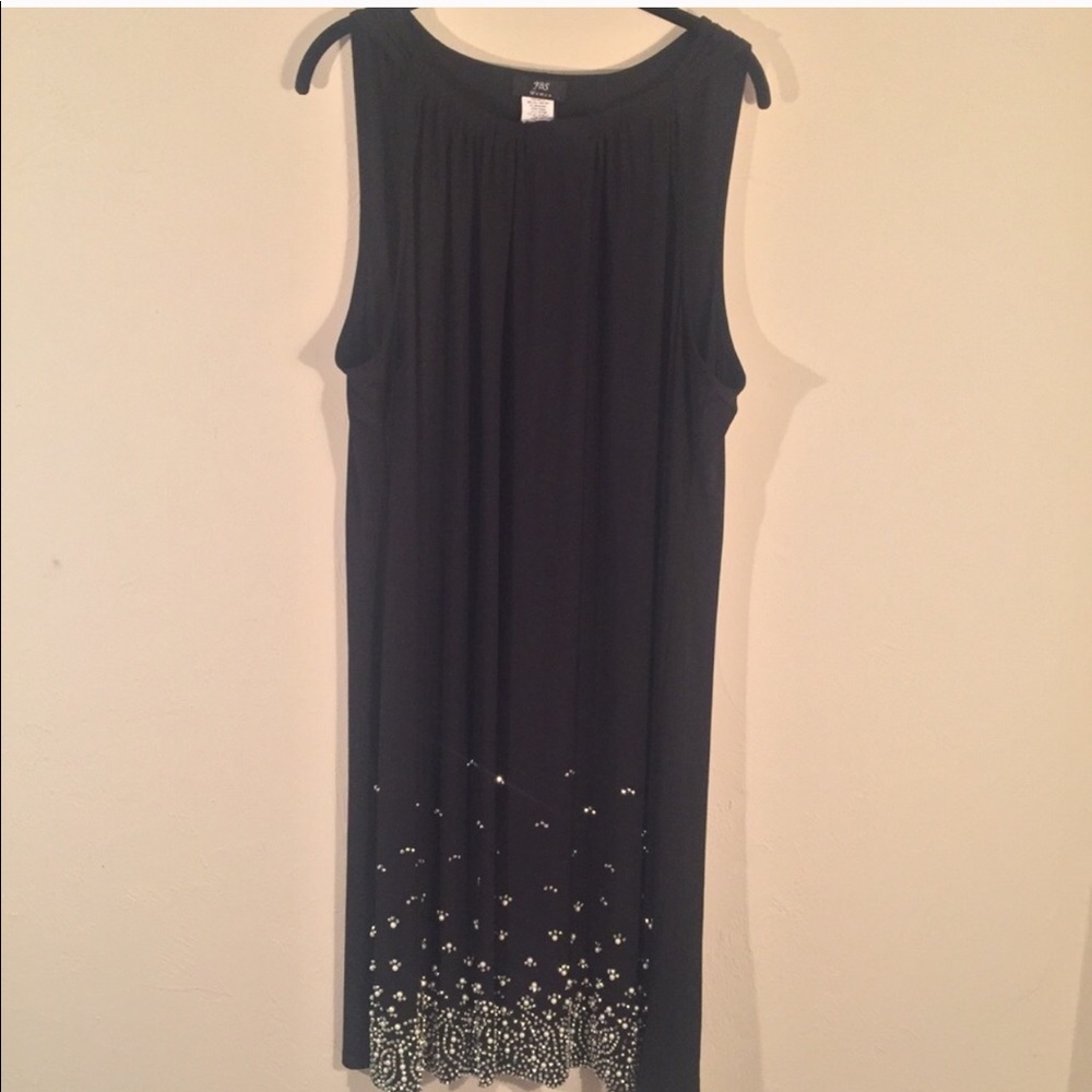 GORGEOUS black dress with embellishments 💎🤩